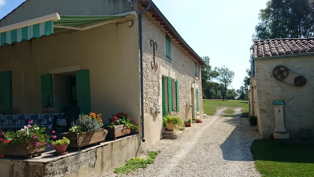 camping-à-la-ferme-saint-michel-le-cloucq-85-4