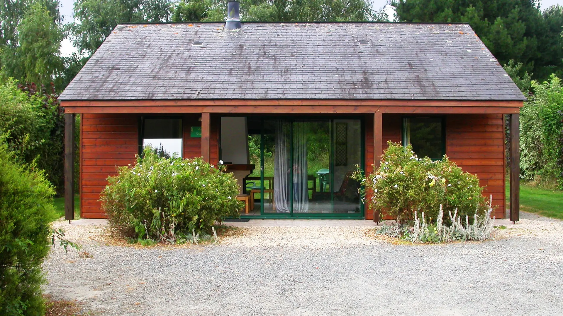 Chalet vue extérieure < VVNJ < Bouère < Mayenne