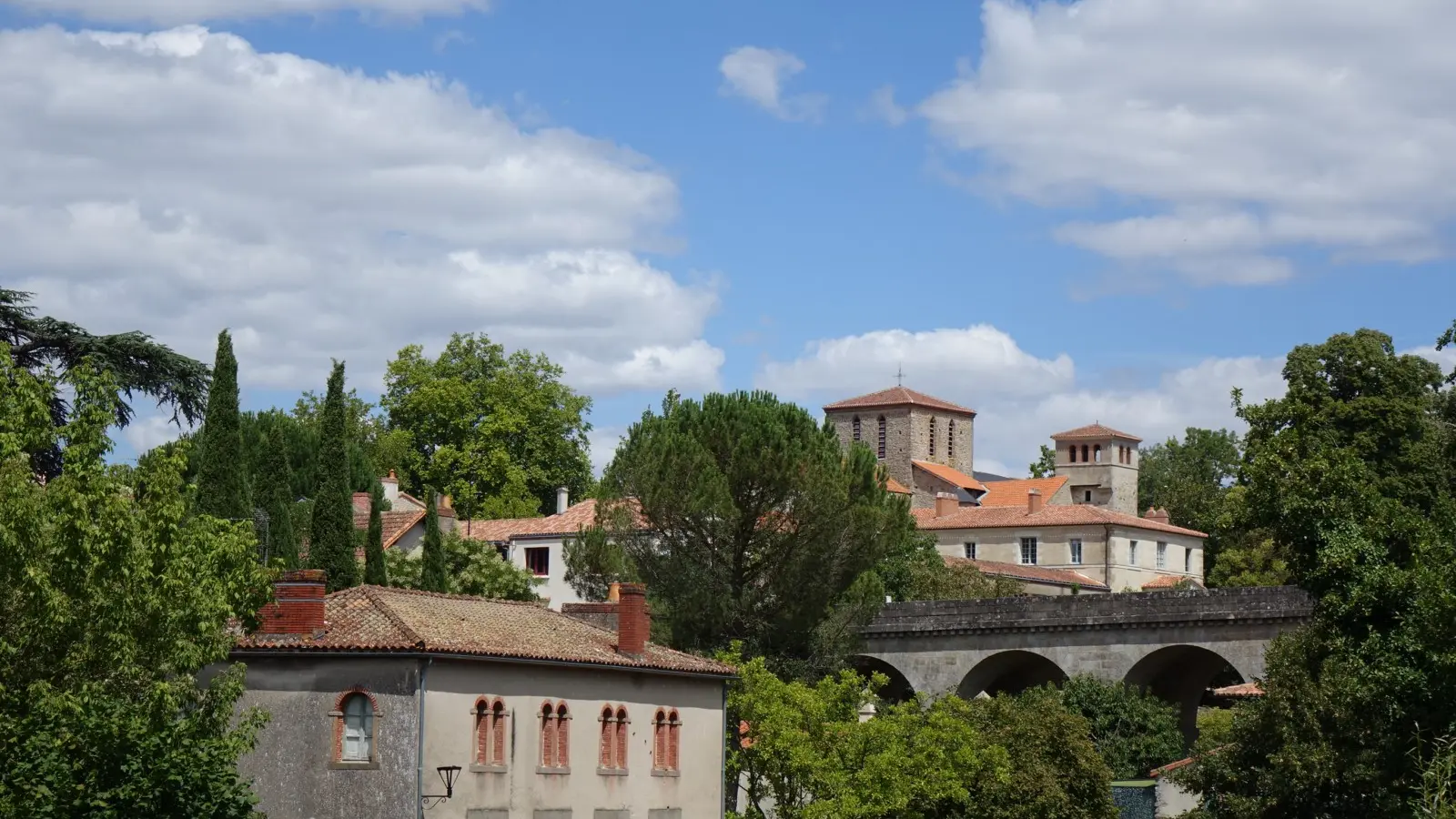 Vue sur la Trinité depuis le Pont Saint Antoine
