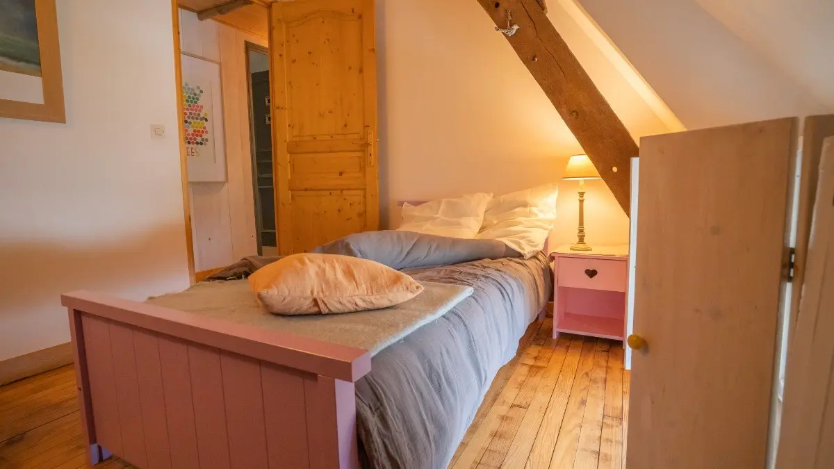 81837 - petite chambre