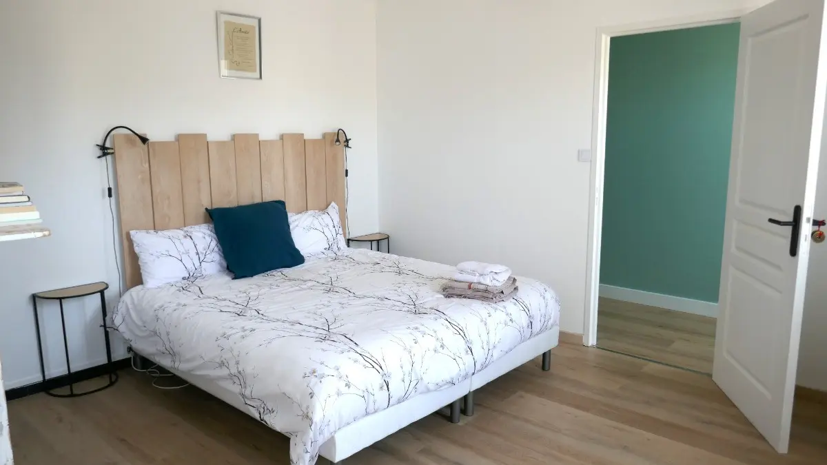 352401 - Chambre avec un lit en 180