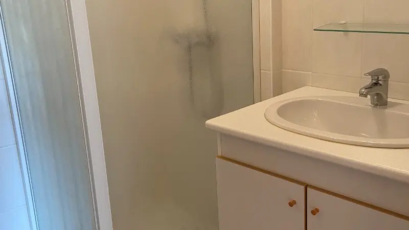 53335 - Salle d'eau RDC