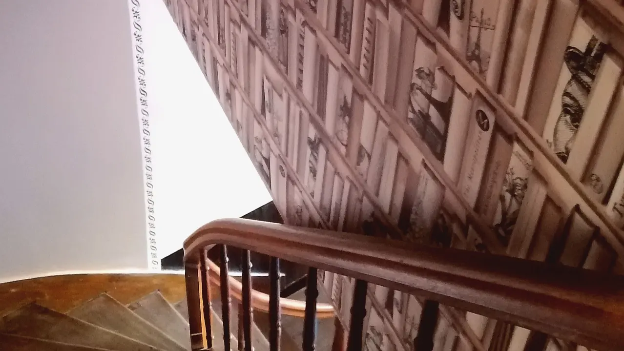 accès au rez de chaussée vers le patio et le jardin