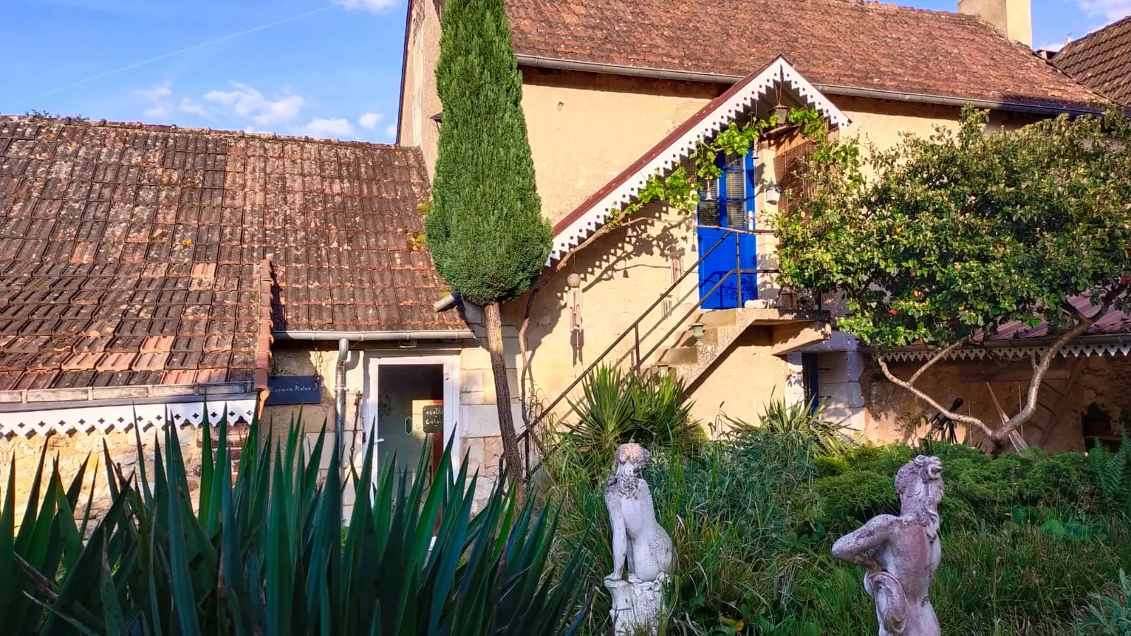 Accès au gîte par escalier extérieur (rdc  inoccupé)