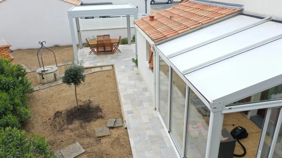 284889 - Coté de la maison véranda