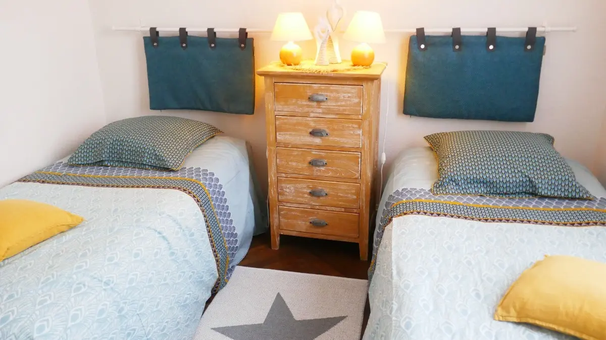 52787 - Chambre 2 lits en 90