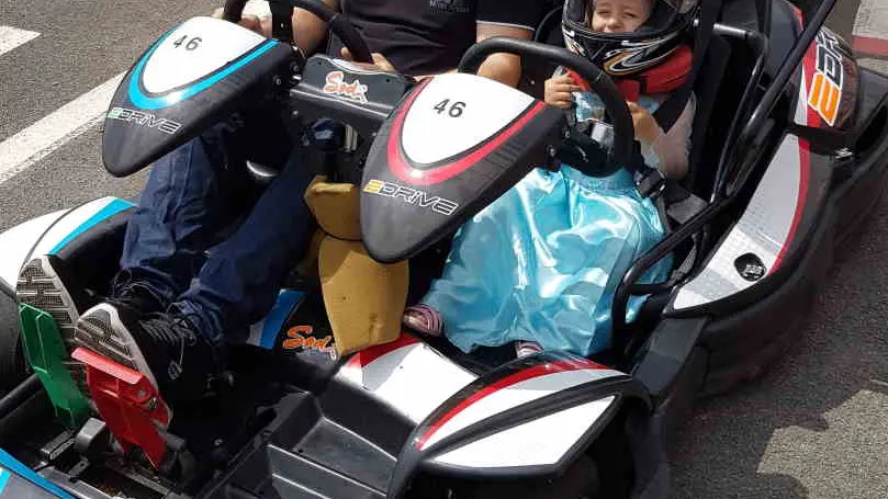 famille-karting-enfants-la-jonchere