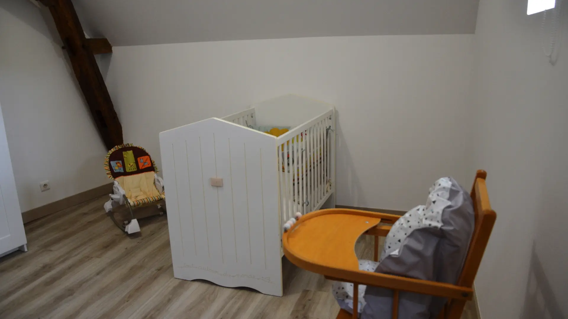 gite-maine-et-loire-anjou-le-viei-bauge-49-chambre-bebe-3