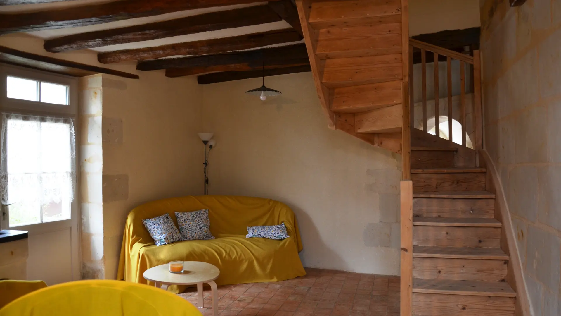 gite-maine-et-loire-anjou-le-viei-bauge-49-salon-4