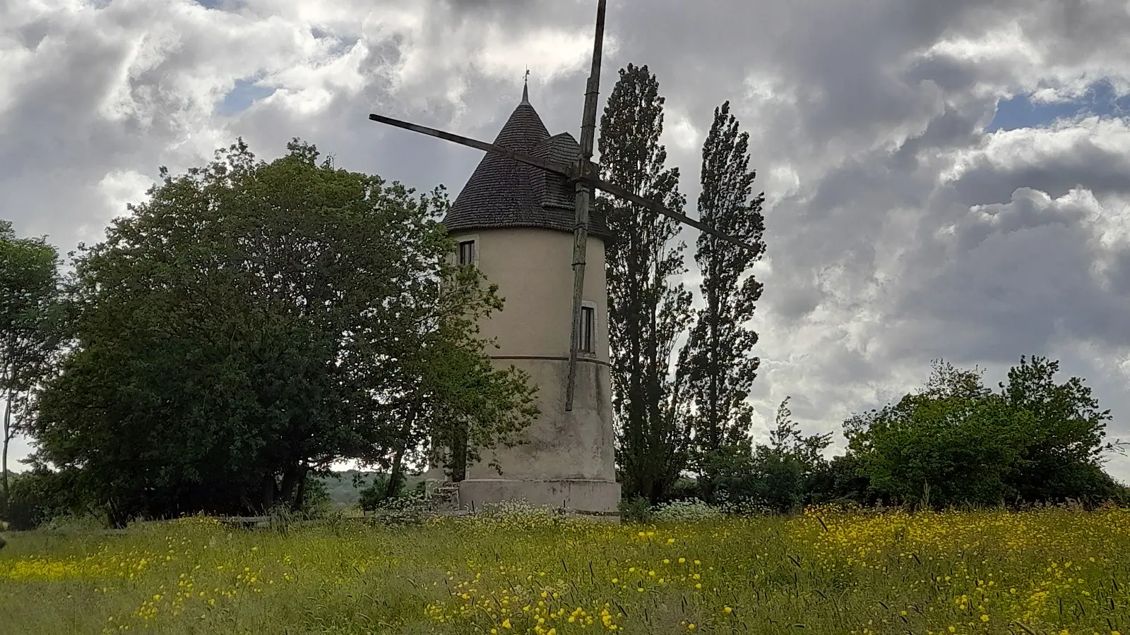 gite-le-moulin-a-vent-le-champ-du-trail-fontenay-vendee-85410-saint-cyr-des-gats- (11)