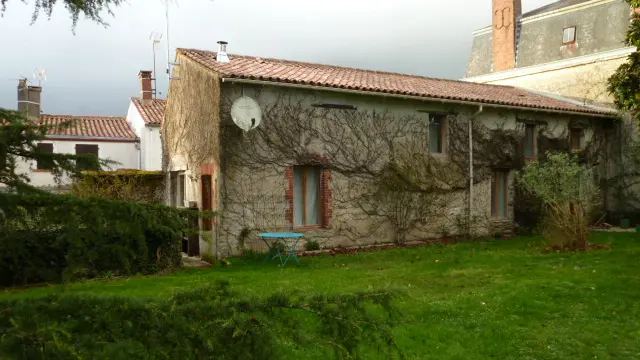 gite-logis-de-bourseguin-les-magnolias-bourneau-85- (1)