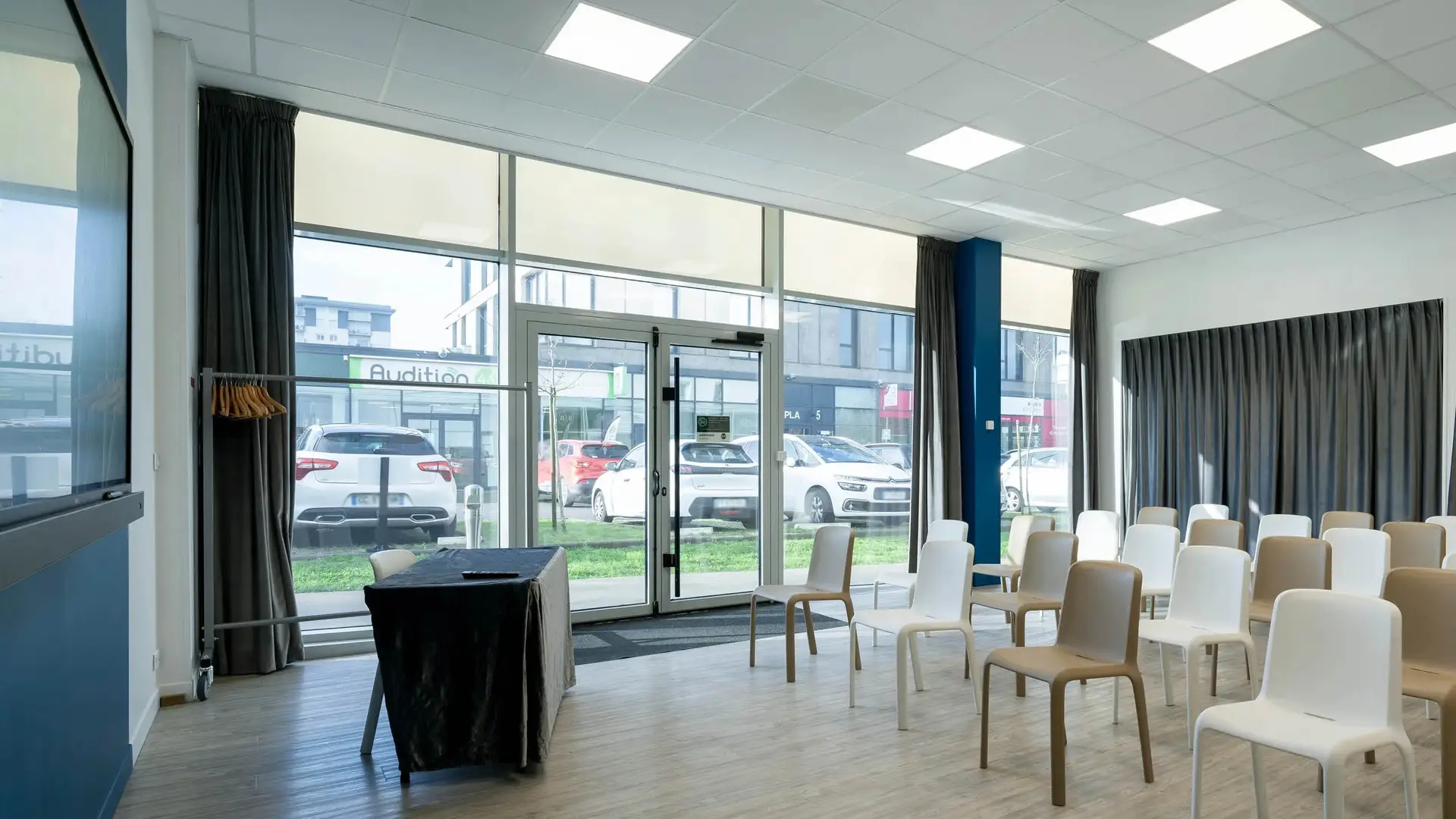 hotel-saint-nazaire-pornichet_4681_meeting-room_jpg