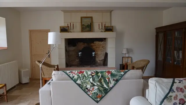 location-saisonnière-meublé-gîte-campagne-tranquilité-salon-anjou-1-baugé-noyant-49