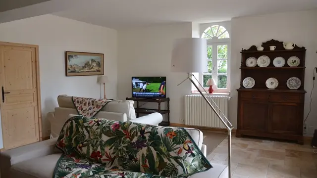 location-saisonnière-meublé-gîte-campagne-tranquilité-salon-anjou-baugé-noyant-49