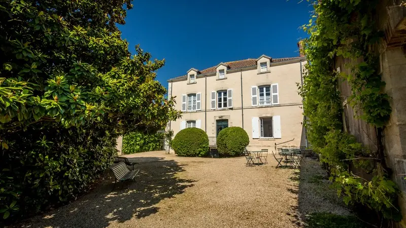 maison-natale-de-jean-de-lattre-côté jardin-mouilleron-en-pareds-85-PCU-3