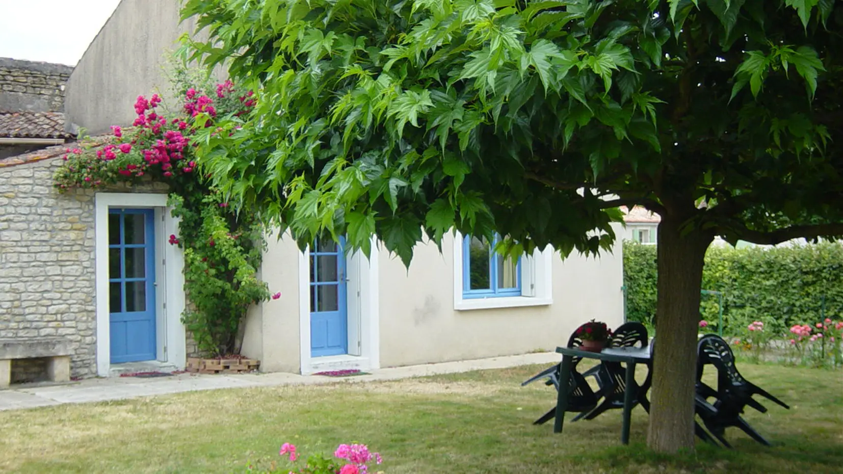 meuble-le-gite-bleu-de-la-rigole-de-bourneau-maille-85-hlo-3