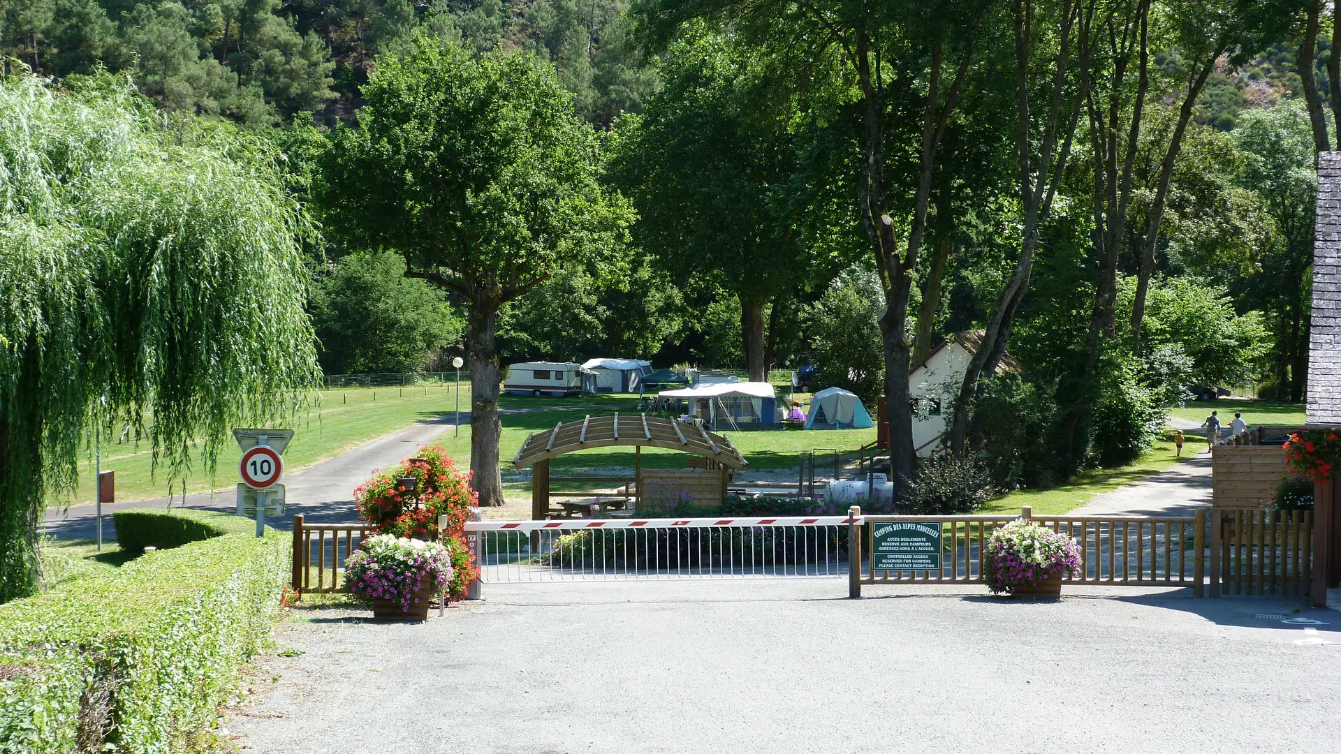 Camping des Alpes Mancelles - Saint-Léonard-des-Bois - entrée