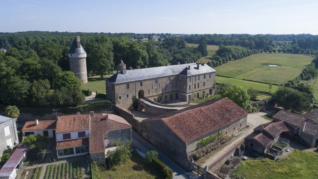 parc-du-chateau-de-l-hermenault-85570-05