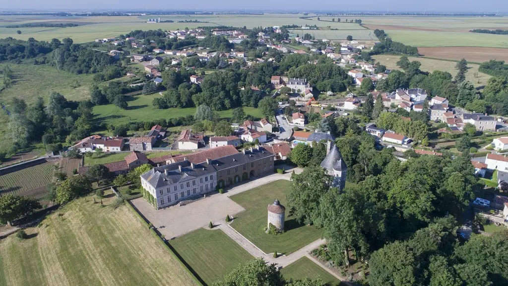 parc-du-chateau-de-l-hermenault-85570-09