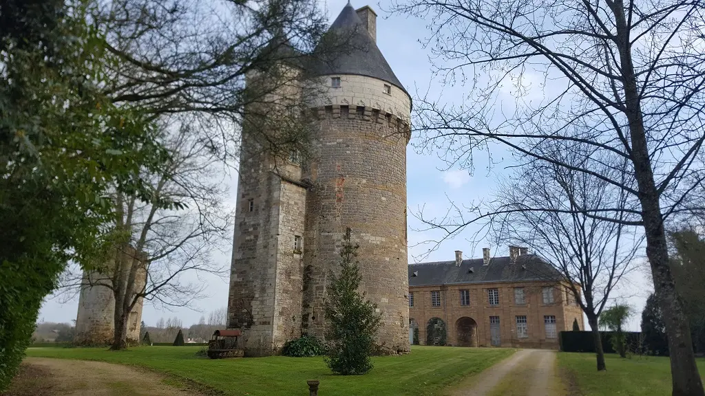 parc-du-chateau-de-l-hermenault-85570-1