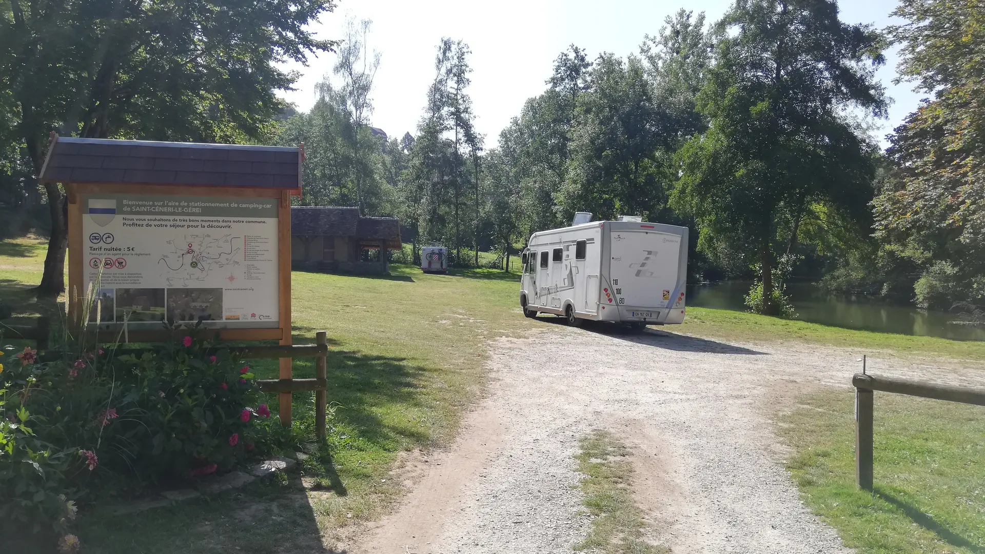 Aire de stationnement camping-car à Saint-Céneri-le-Gérei