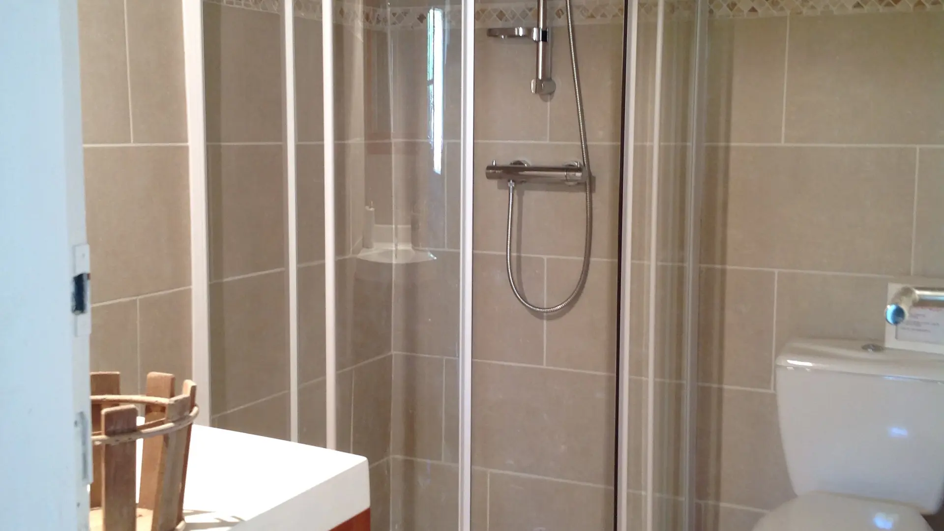 Gîte de l'Angellerie_la Bruère sur Loir_salle de bains