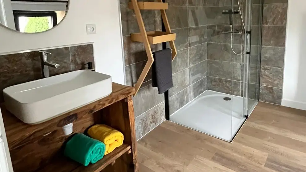 salle douche 3 - gite le jardin des bosquets 85 auchay-sur-vendée