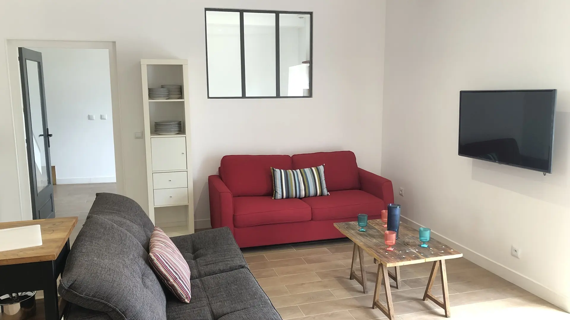 salon avec deux canapes - gite le jardin des bosquets 85 auchay-sur-vendée