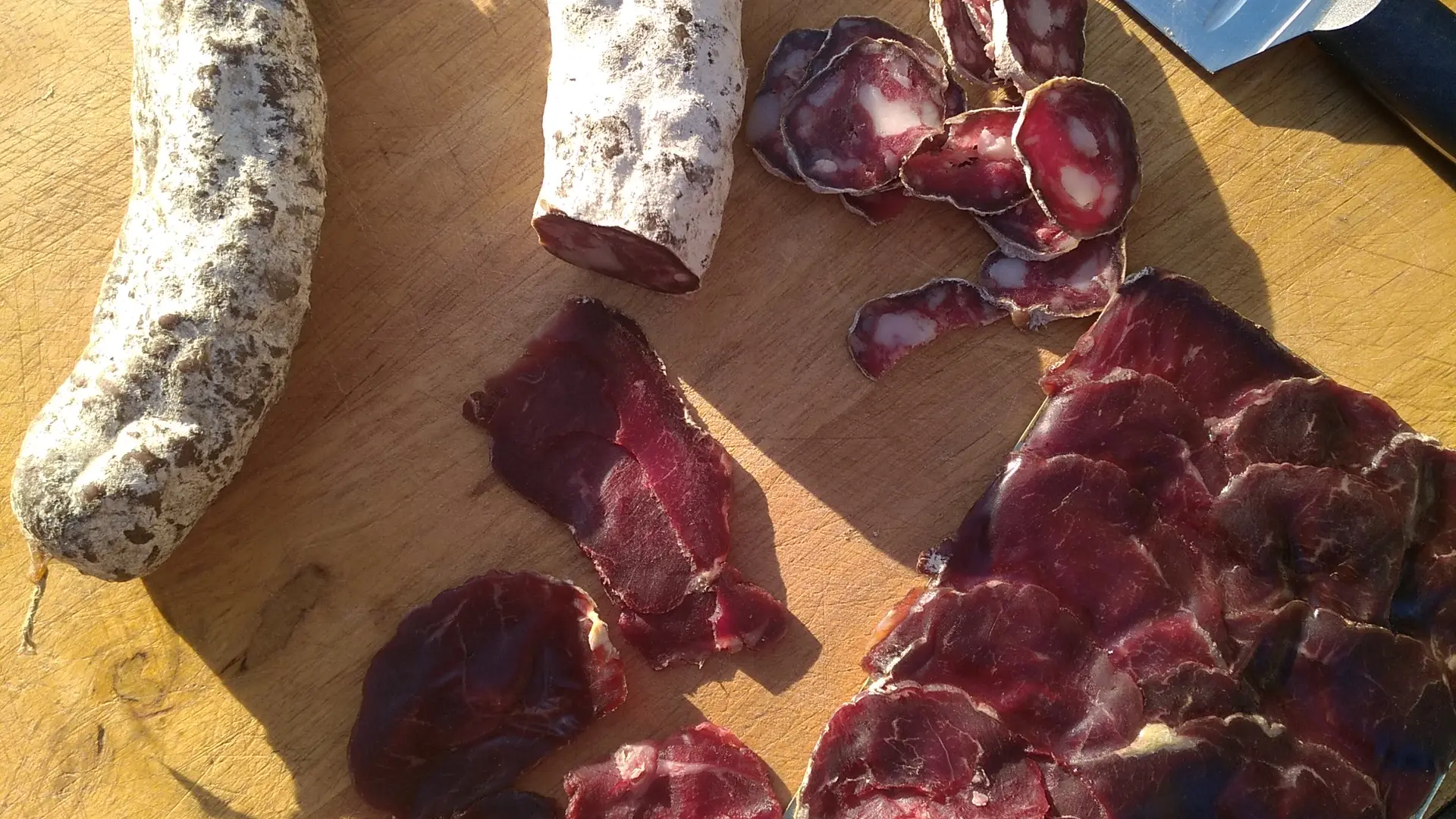 saucisson et gigot séché-LaFermeduMaraisPoitevin