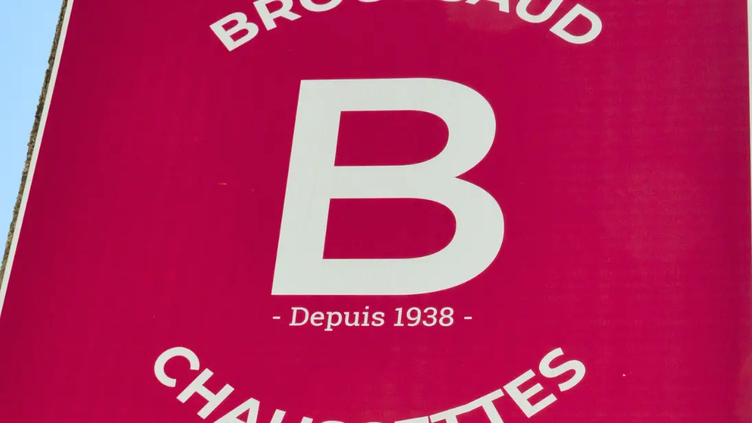 enseigne-broussaud-textiles-les-cars