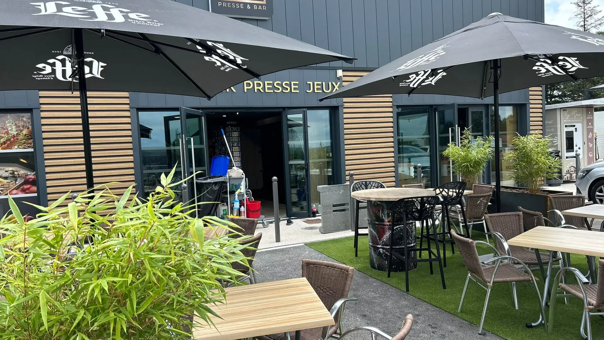 JUSI Presse & Bar