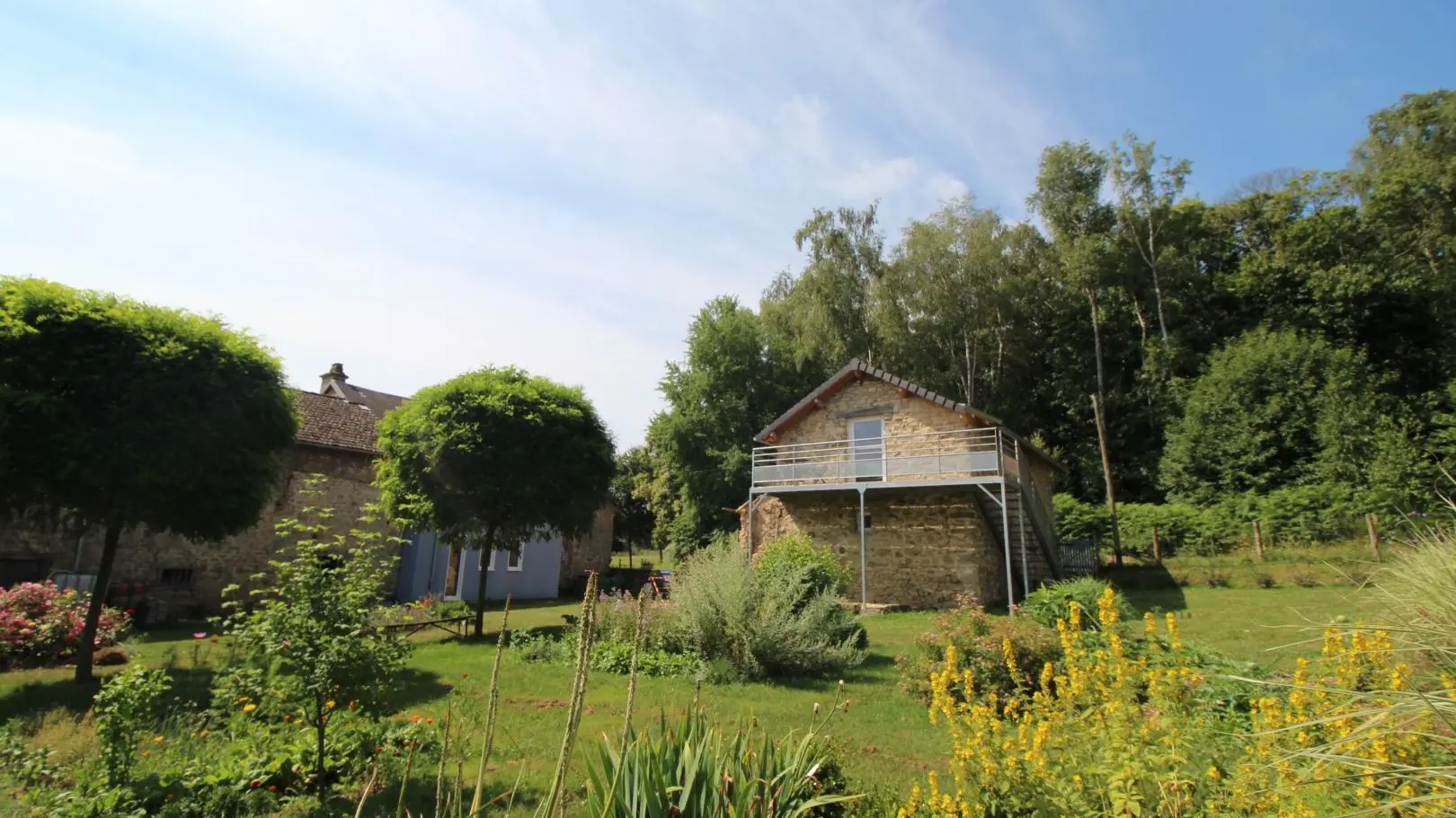 Le jardin d'agrément devant les chambres d'hôtes_27