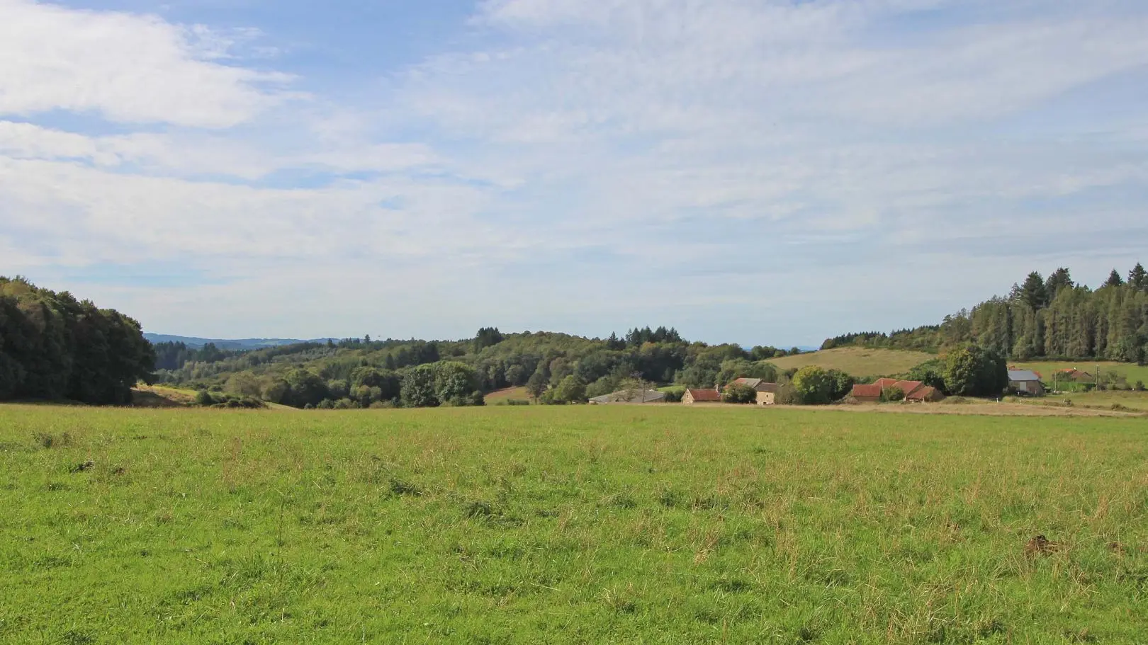 Gîte de Serre sur la commune d'Augne en Haute-Vienne (Limousin en Nouvelle Aquitaine)- Serre vue de la route de Saint Amand_23