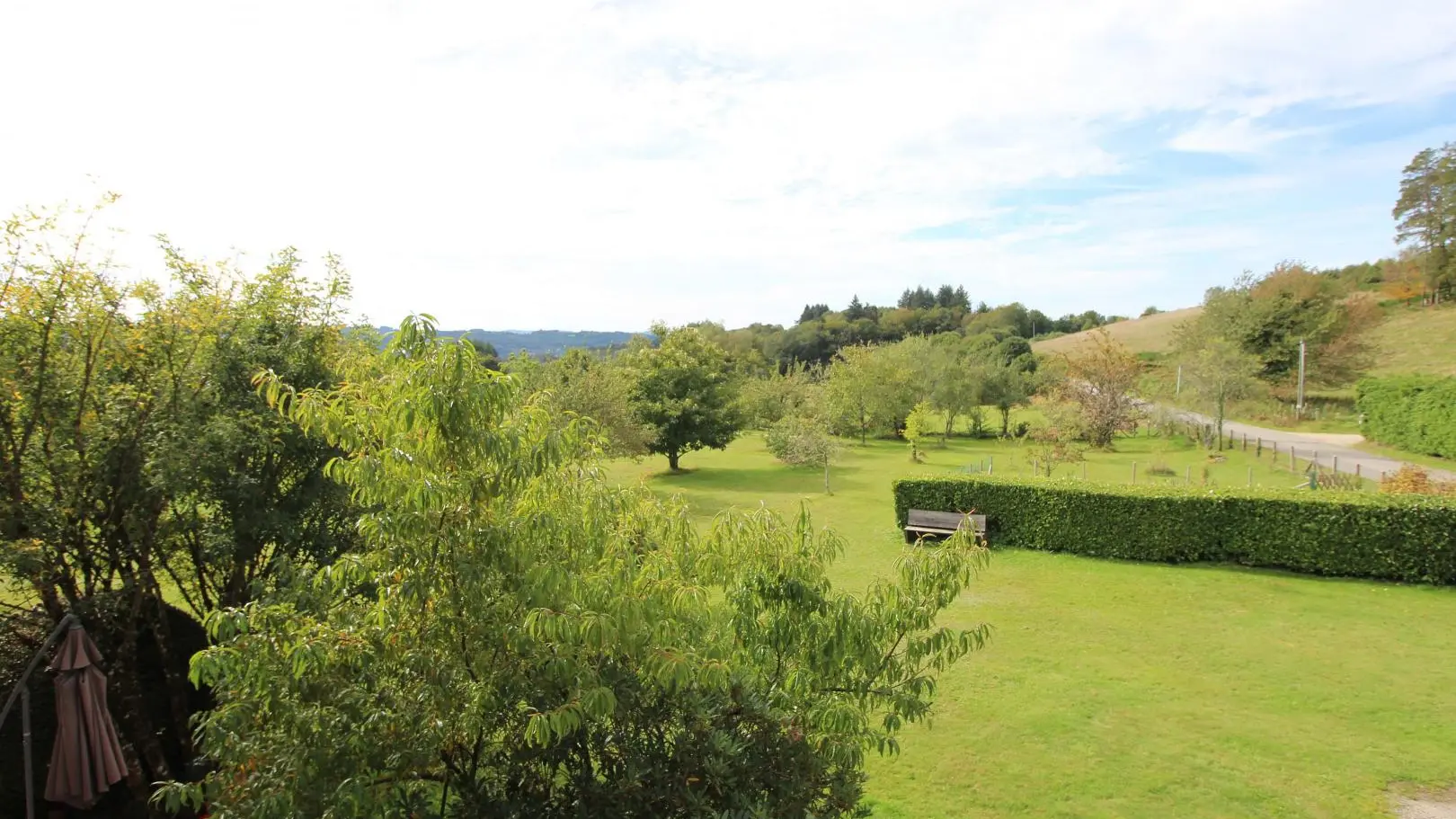 Gîte de Serre sur la commune d'Augne en Haute-Vienne (Limousin en Nouvelle Aquitaine)- vue de l'étage_17