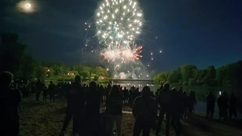 Le feu d' artifice du 14 juillet sur la plage au pied de la maison _29