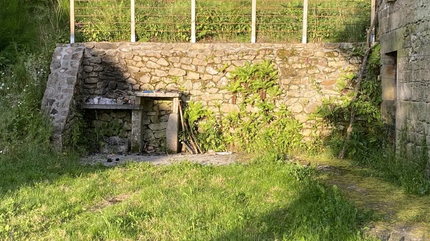 Gite du Mazeau Nicot Haut à Nedde en Haute-Vienne (Nouvelle-Aquitaine) : le barbecue_25