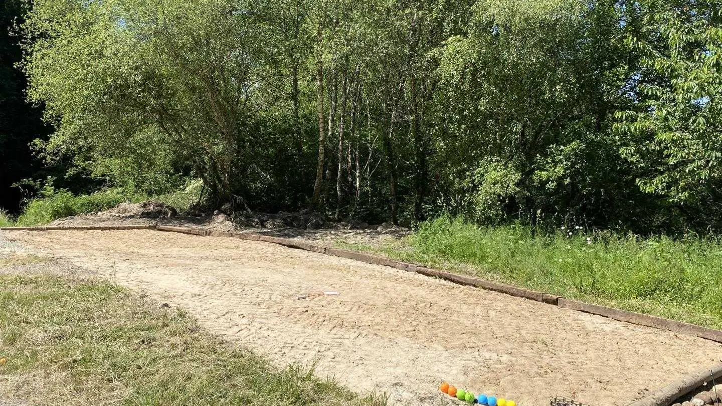 Gite du Mazeau Nicot Haut à Nedde en Haute-Vienne (Nouvelle-Aquitaine) : terrain de pétanque_23