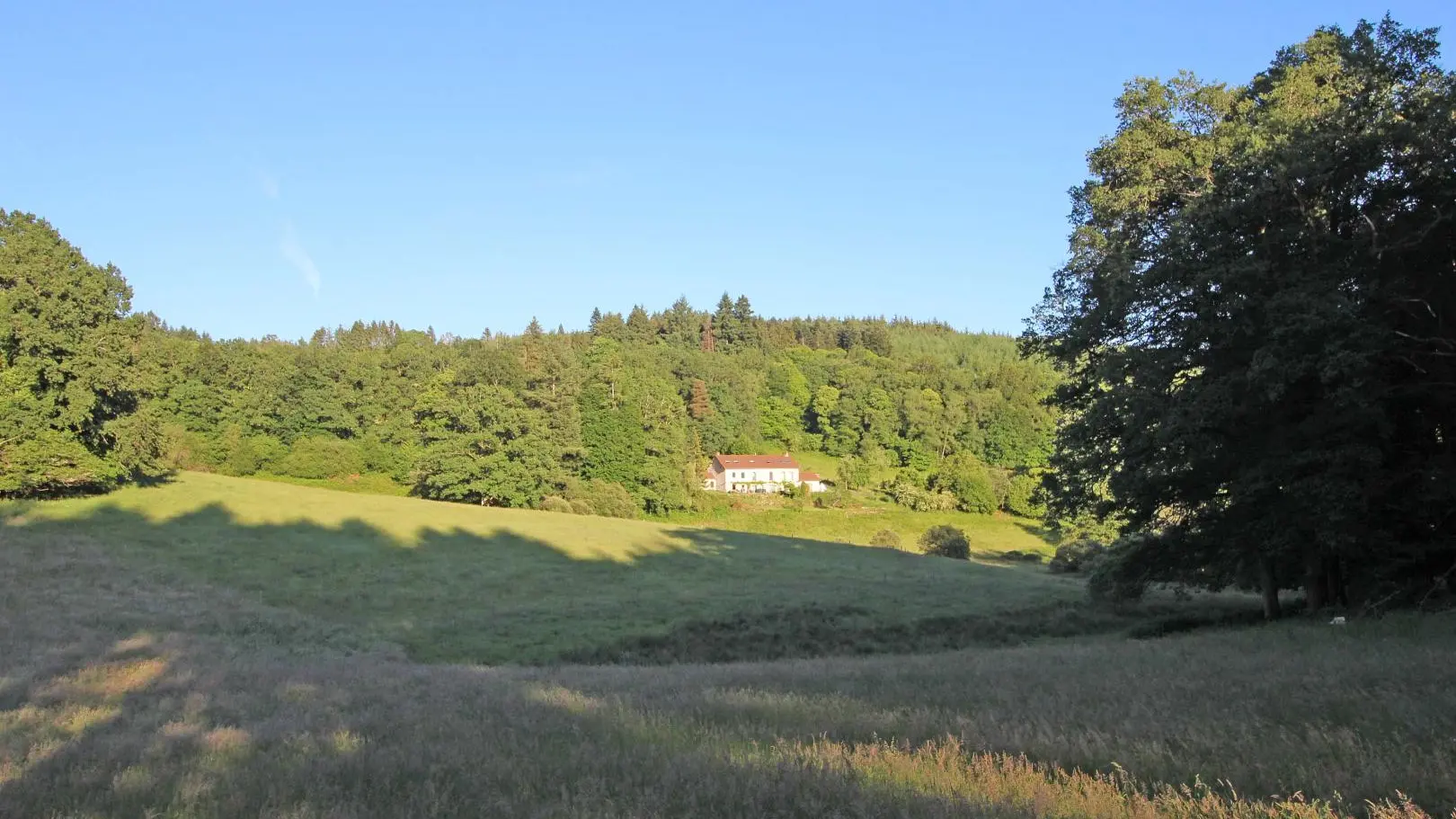 Gîte de Chalendeix en Haute-Vienne, vue de la petite route qui conduit à Chalendeix_36