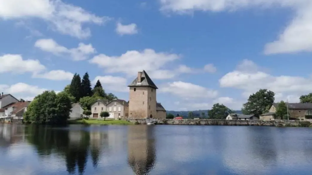 Peyrat le Chateau 
Tous commerces à 5mn du gîte_40