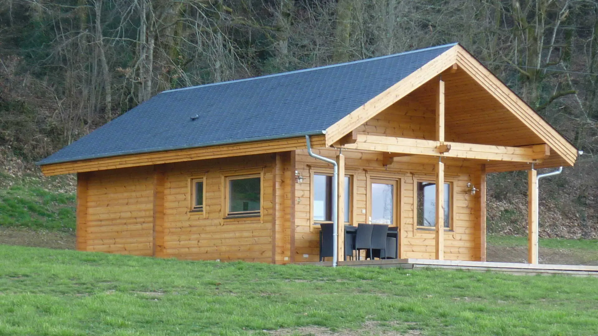 Cette maison Finlandaise crée une atmosphère chaleureuse, confortable et relaxante. A 5 mn du lac de Vassivière 
_1