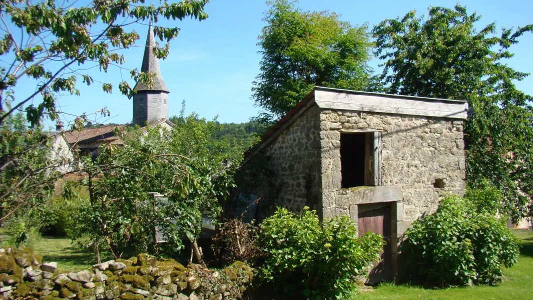 clocher de l'église de Saint Amand le Petit depuis le gîte_23