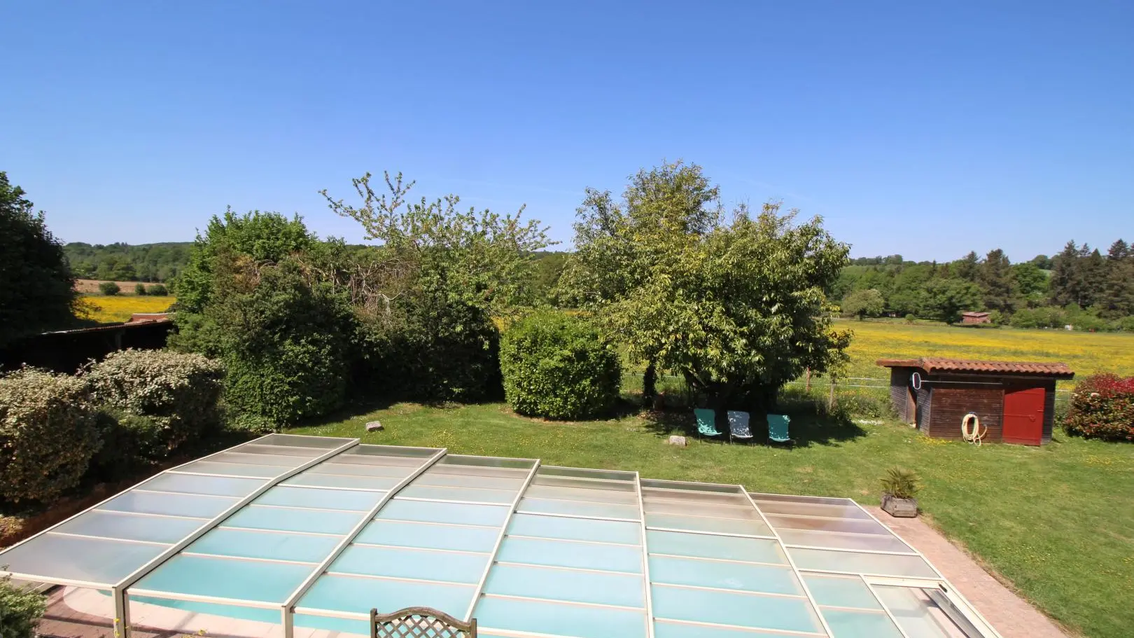 Gîte des Dâmes à Saint Léonard de Noblat en Haute-Vienne (Nouvelle Aquitaine) - vue de la chambre étage_52