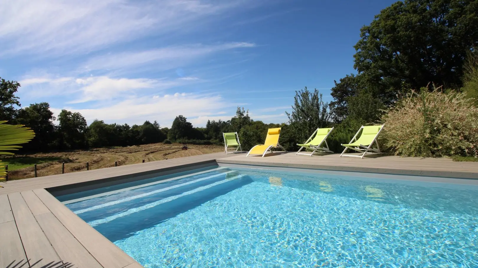 Gîte des Crouzas à Meuzac en Haute-Vienne, la piscine_2