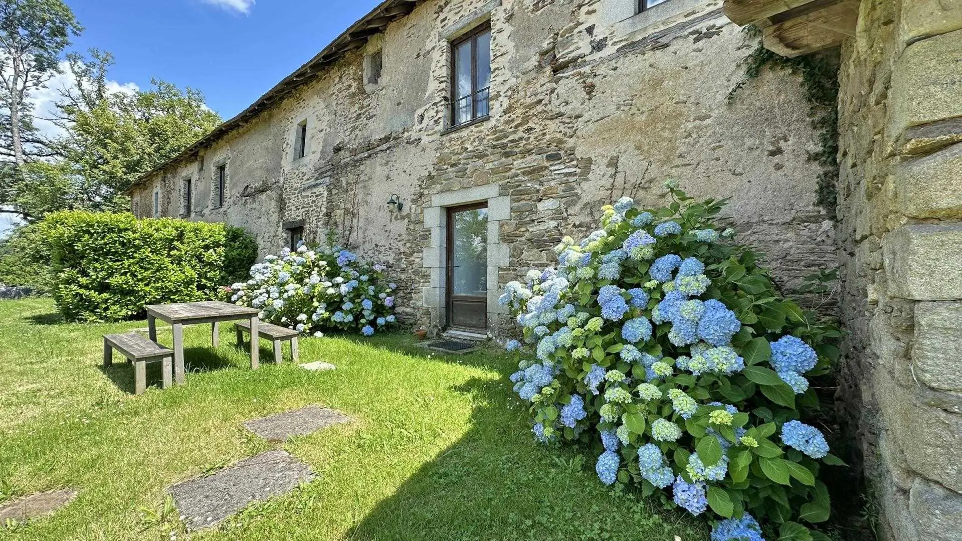 Le vieux château à Vicq sur Breuilh en Haute-Vienne (Limousin)_23