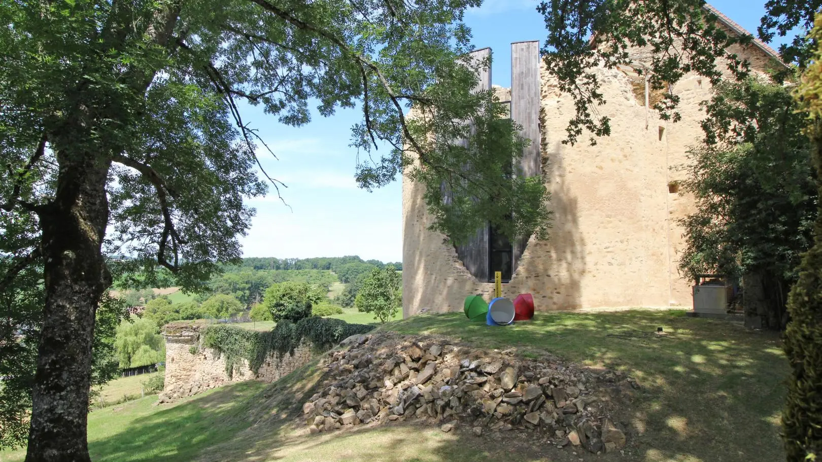 Le vieux château à Vicq sur Breuilh en Haute-Vienne (Limousin)_28