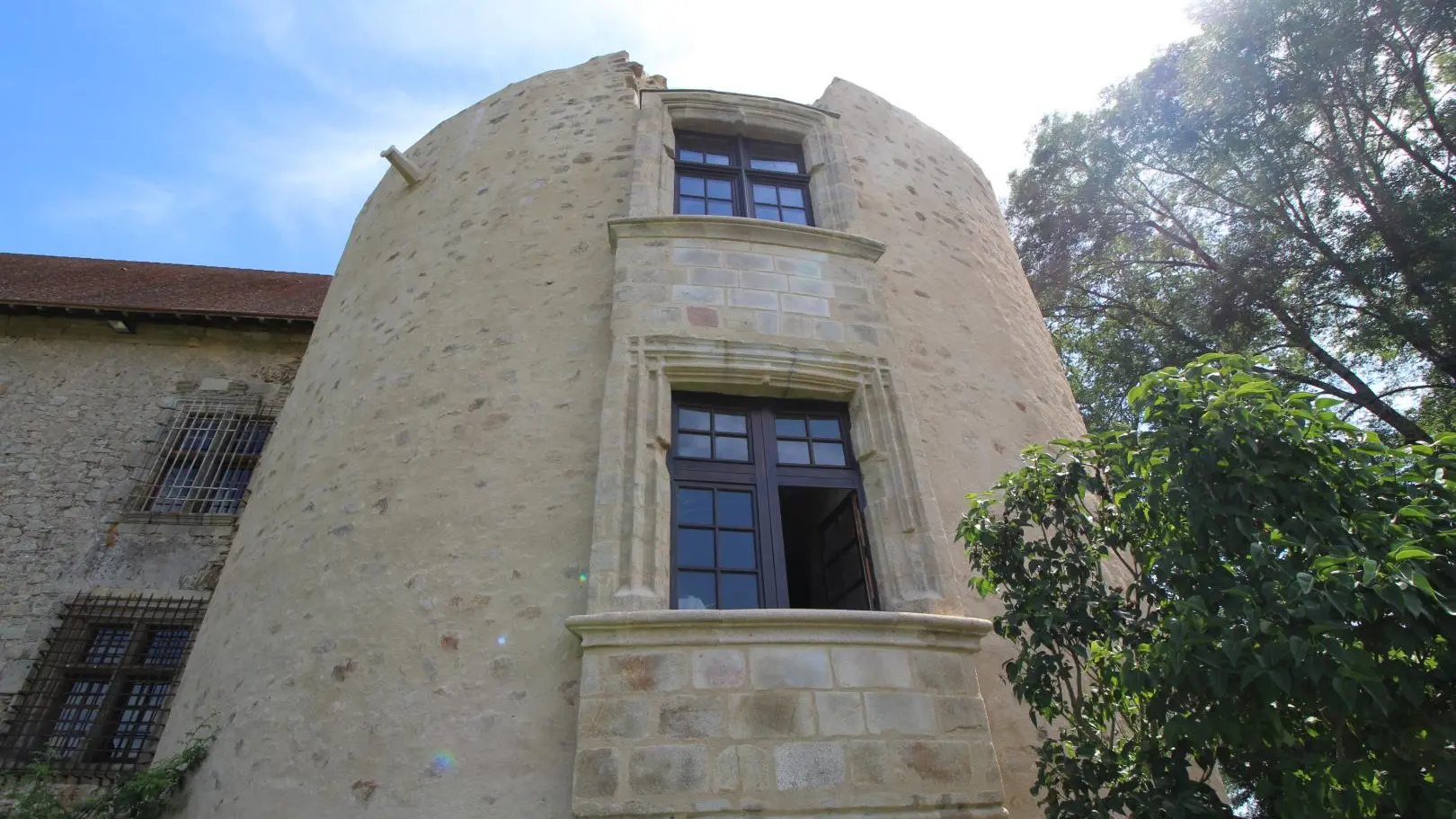 Le vieux château à Vicq sur Breuilh en Haute-Vienne (Limousin)_38