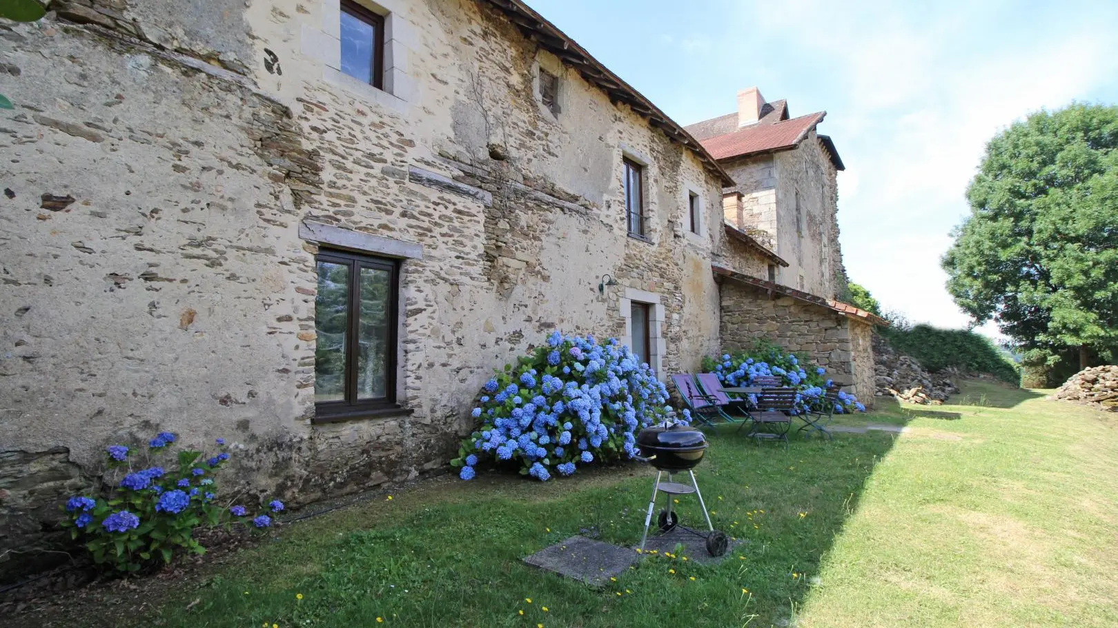 Le vieux château à Vicq sur Breuilh en Haute-Vienne (Limousin)_24