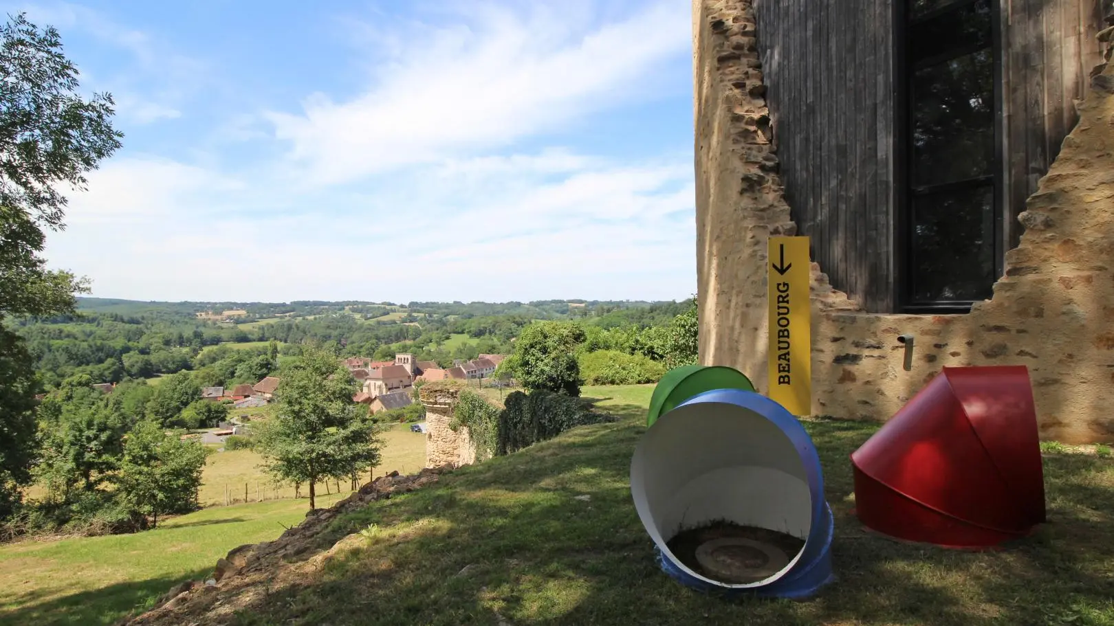 Le vieux château à Vicq sur Breuilh en Haute-Vienne (Limousin)_30