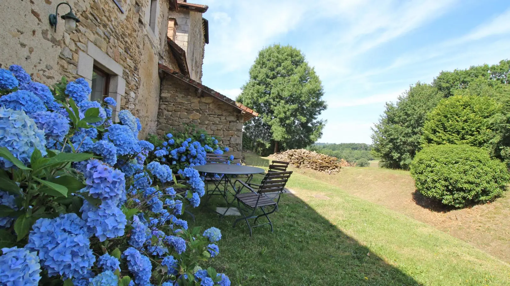 Le vieux château à Vicq sur Breuilh en Haute-Vienne (Limousin)_22