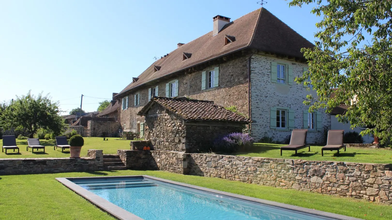 La maison,vue de la piscine._2